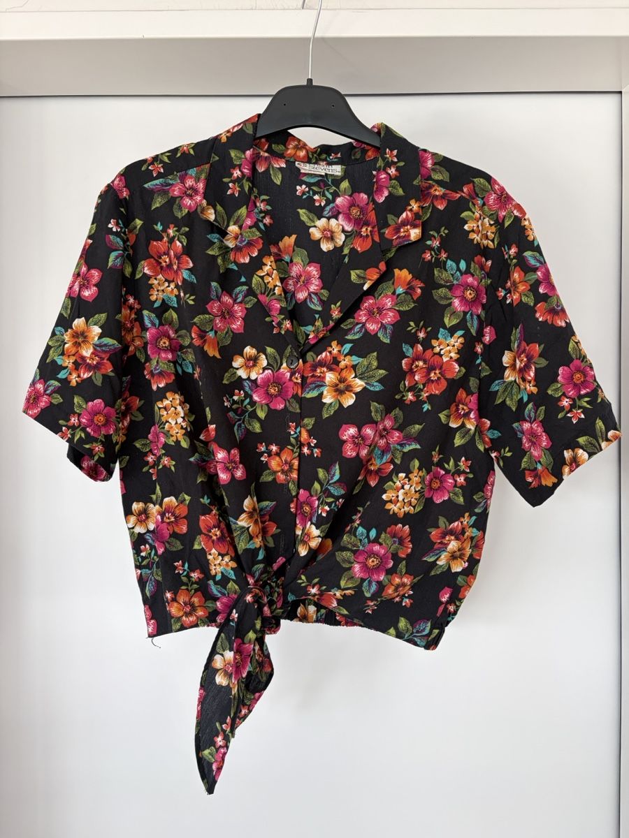 Chemisiers: Vintage Bluse Blumenmuster Grösse M – D'occasion à Zürich par Ambrette9