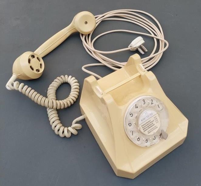 Telefoni: Altes Wählscheiben-Telefon – Usato da Ermenswil venduto da Brun12 4
