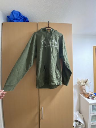 Olive Hoodie mit Blumenmuster