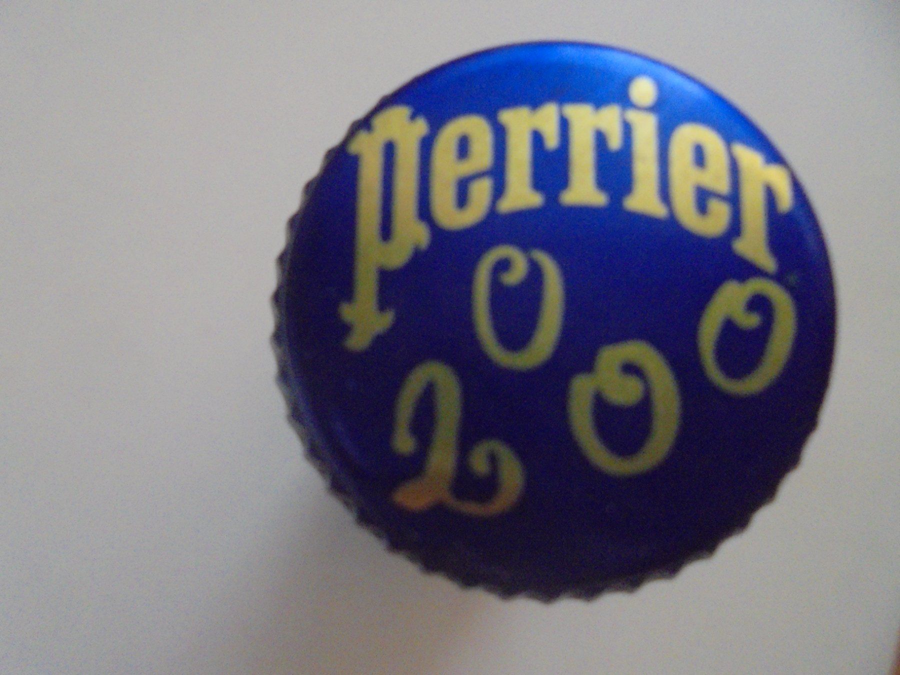 Perrier Autres articles pour la maison: bouteille Perrier Collector " Millenium " année 2000 – D'occasion à Eclépens par Consuelo 2