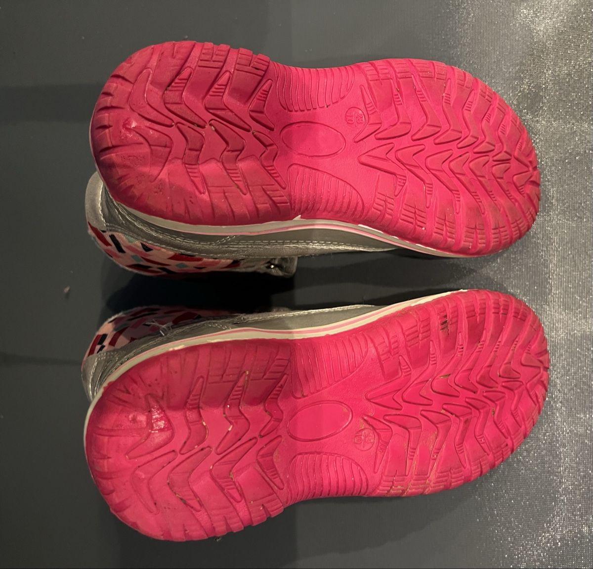 Chaussures filles: Mädchen Winterstiefel/-schuhe Gr. 28 – D'occasion à Kirchberg BE par qualle01 5