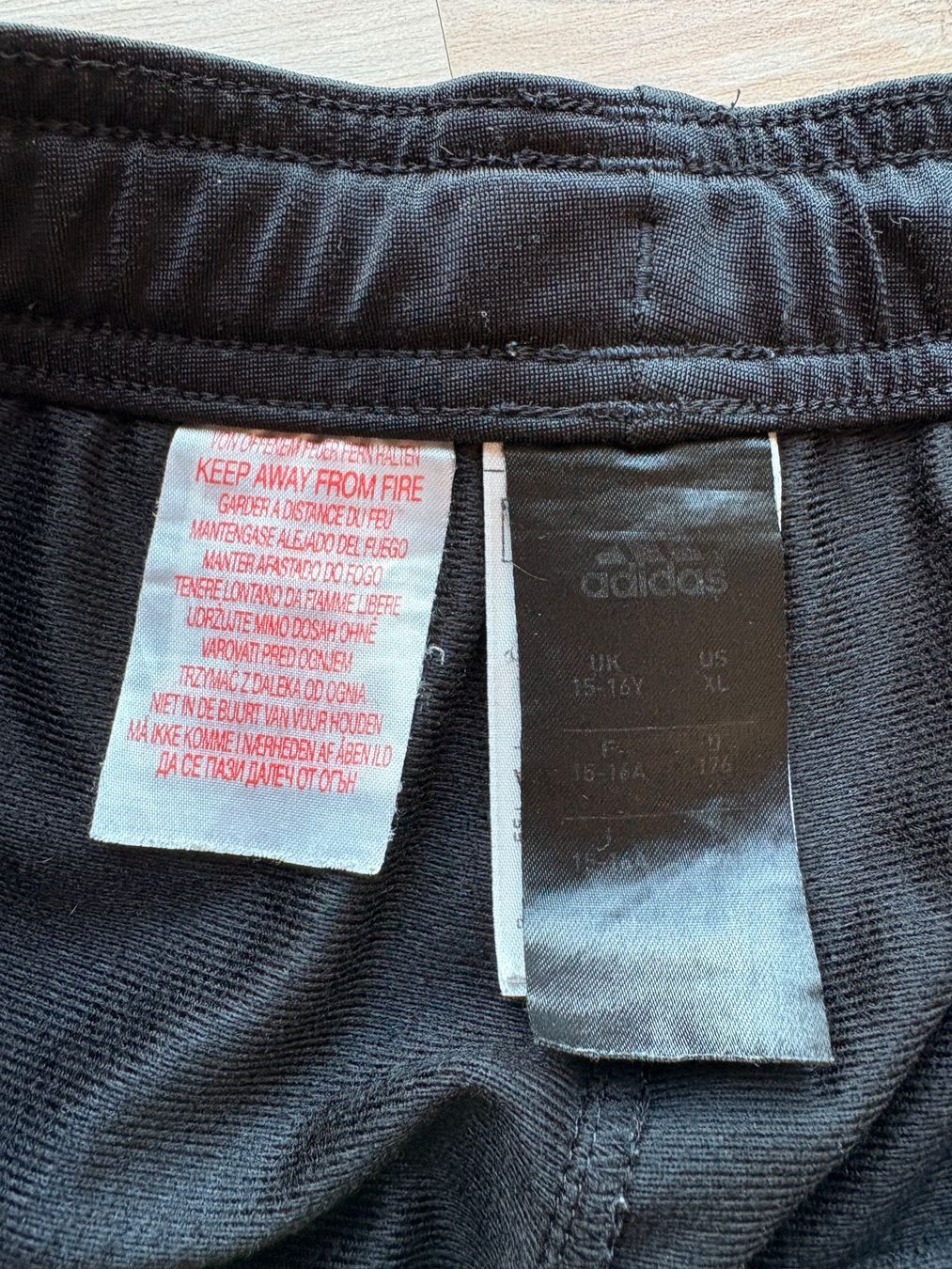 Adidas Pantaloni: Adidas Trackpants – Usato da Wigoltingen venduto da _vntg_ 2