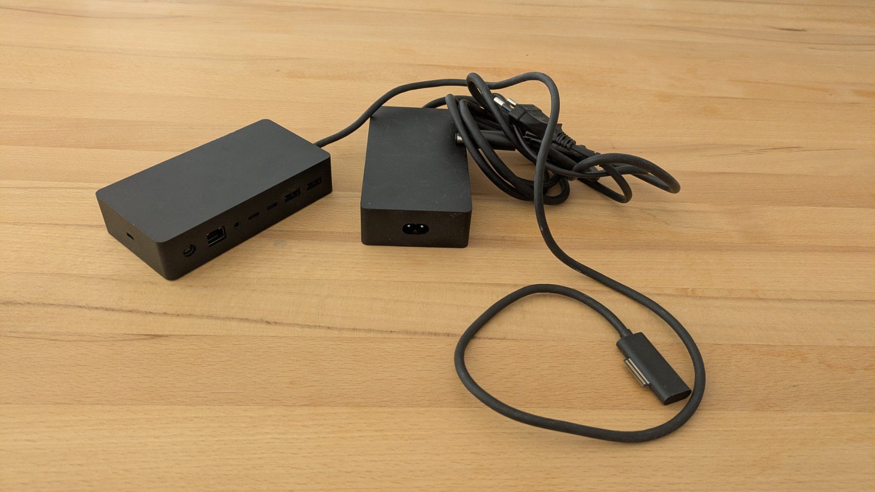 Microsoft Docking station: Surface Dock Netzteil mit Kabel – D'occasion à Staufen par Fleby84