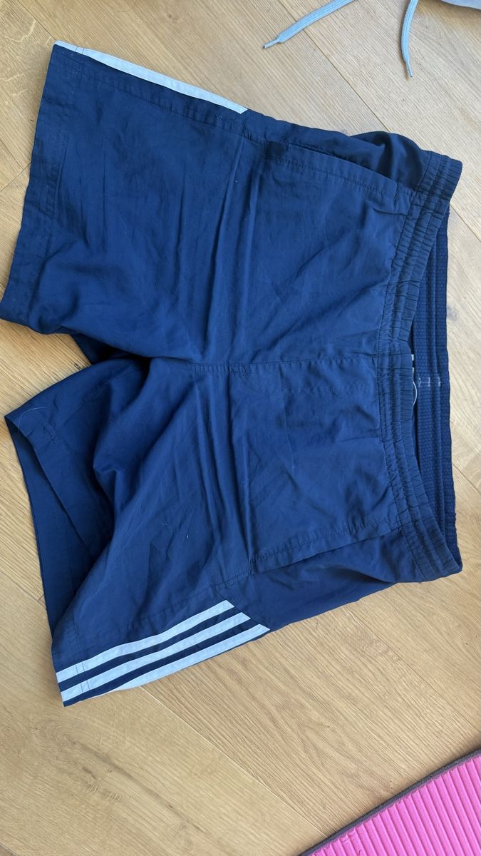 Adidas Pantaloni: Adidas Shorts, dunkelblau, Gr. M – Usato da Gelterkinden venduto da teddywidder
