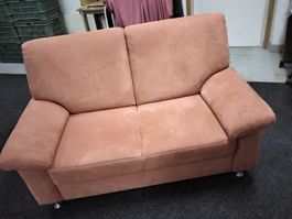 Schönes Wildleder-Sofa grosszügiger 2-Plätzer