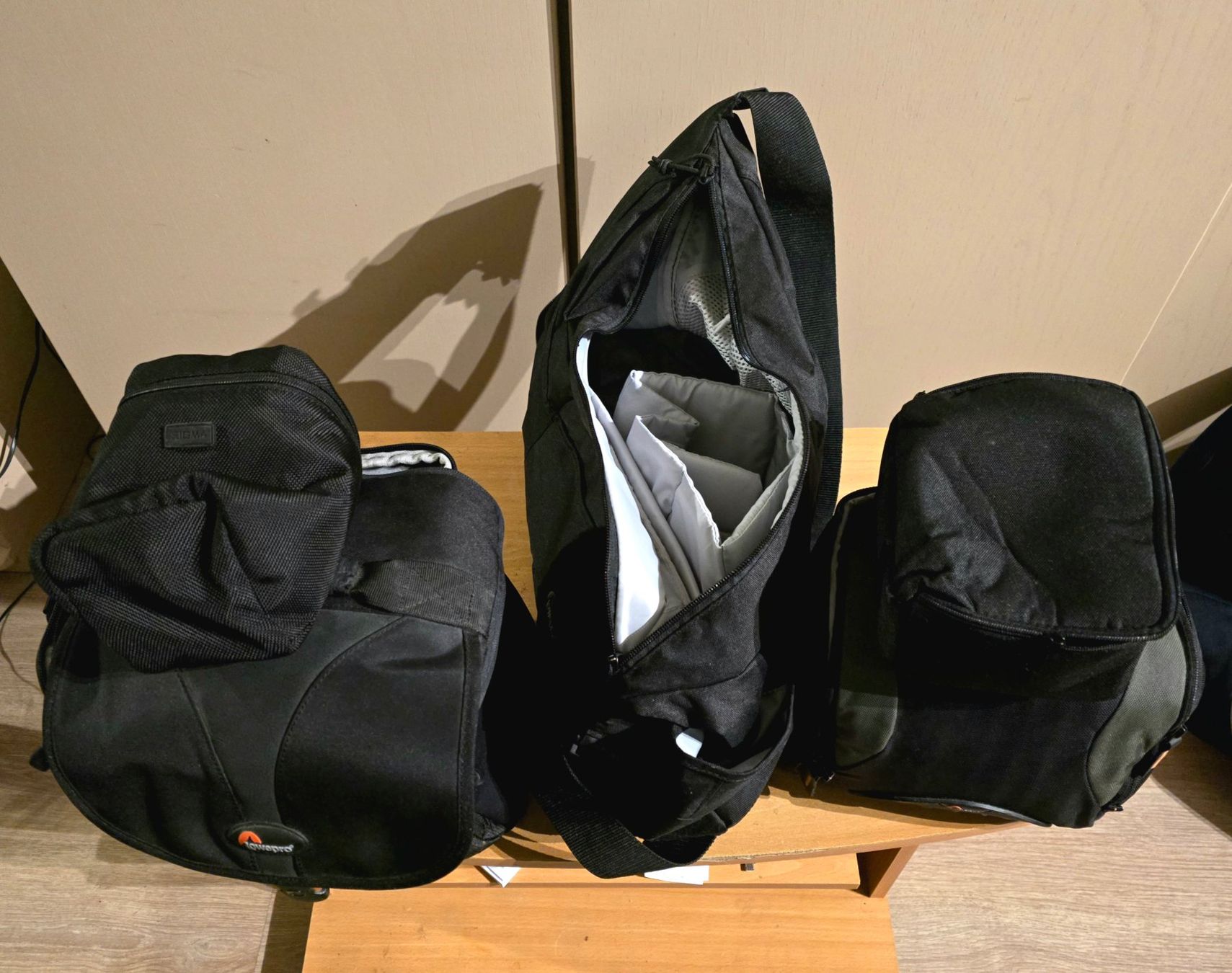 Nikon Fotocamera: Nikon D7200 plus accessoires – Usato da Lenzerheide/Lai venduto da theholyguy 1