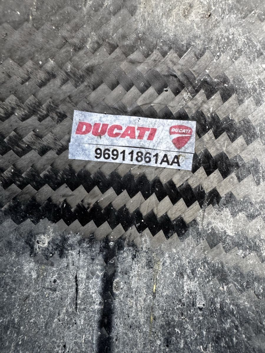 Ducati Tutti i ricambio per moto: Original Ducati Carbon Schutzblech  – Nuovo (secondo la descrizione) da Birsfelden venduto da Samichlaus74 2