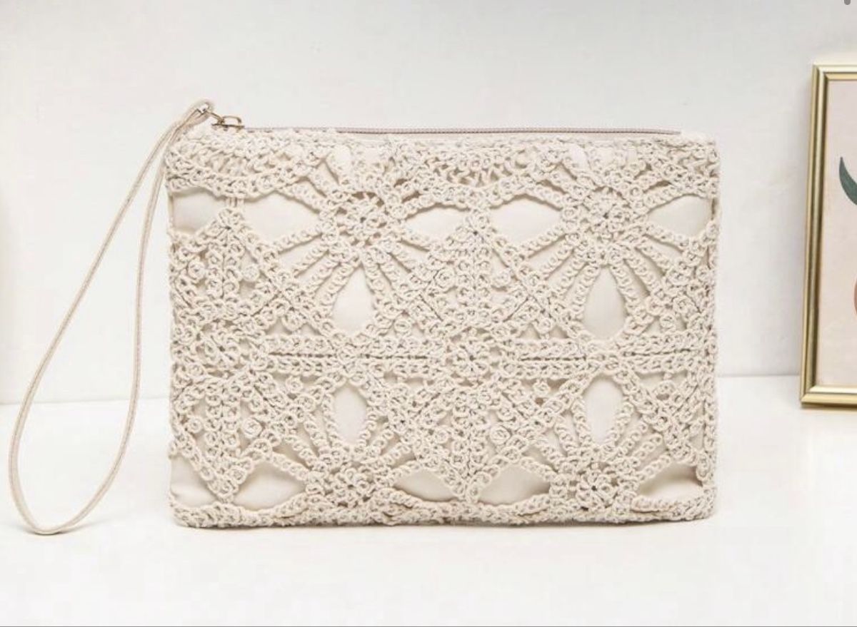 Borse da donna: Pochette crochet beige avec dragonne neuve – Nuovo (secondo la descrizione) da Auvernier venduto da big_7srg