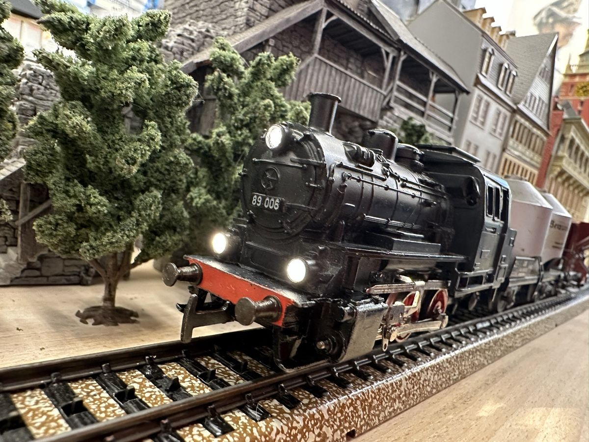 Märklin Modelleisenbahnen: Märklin 3000 DB BR89 Güterzug – Gebraucht aus Lupsingen von New-Haven