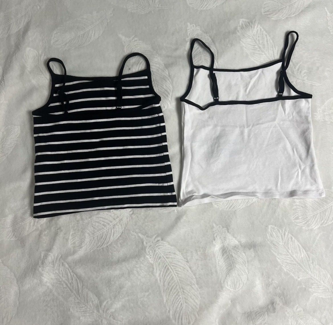 Top: black and white tops – Nuovo (secondo la descrizione) da St. Margrethen SG venduto da swiss_secondhand 1