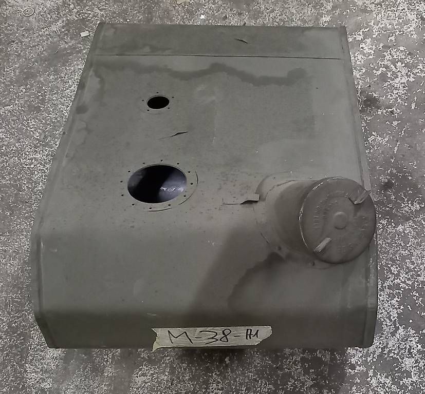 Sonstiges Fahrzeugzubehör: Benzintank, Jeep M38A1 – Neu und originalverpackt aus Nussbaumen AG von myb_ymy9