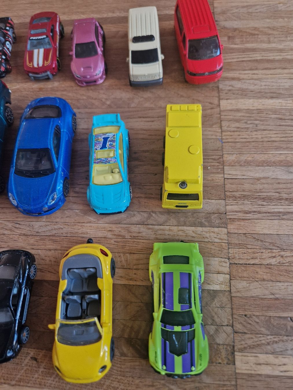 Giocattoli: Spielzeugautos Set 19 Stück – Usato da Meilen venduto da Hausimaasi 1