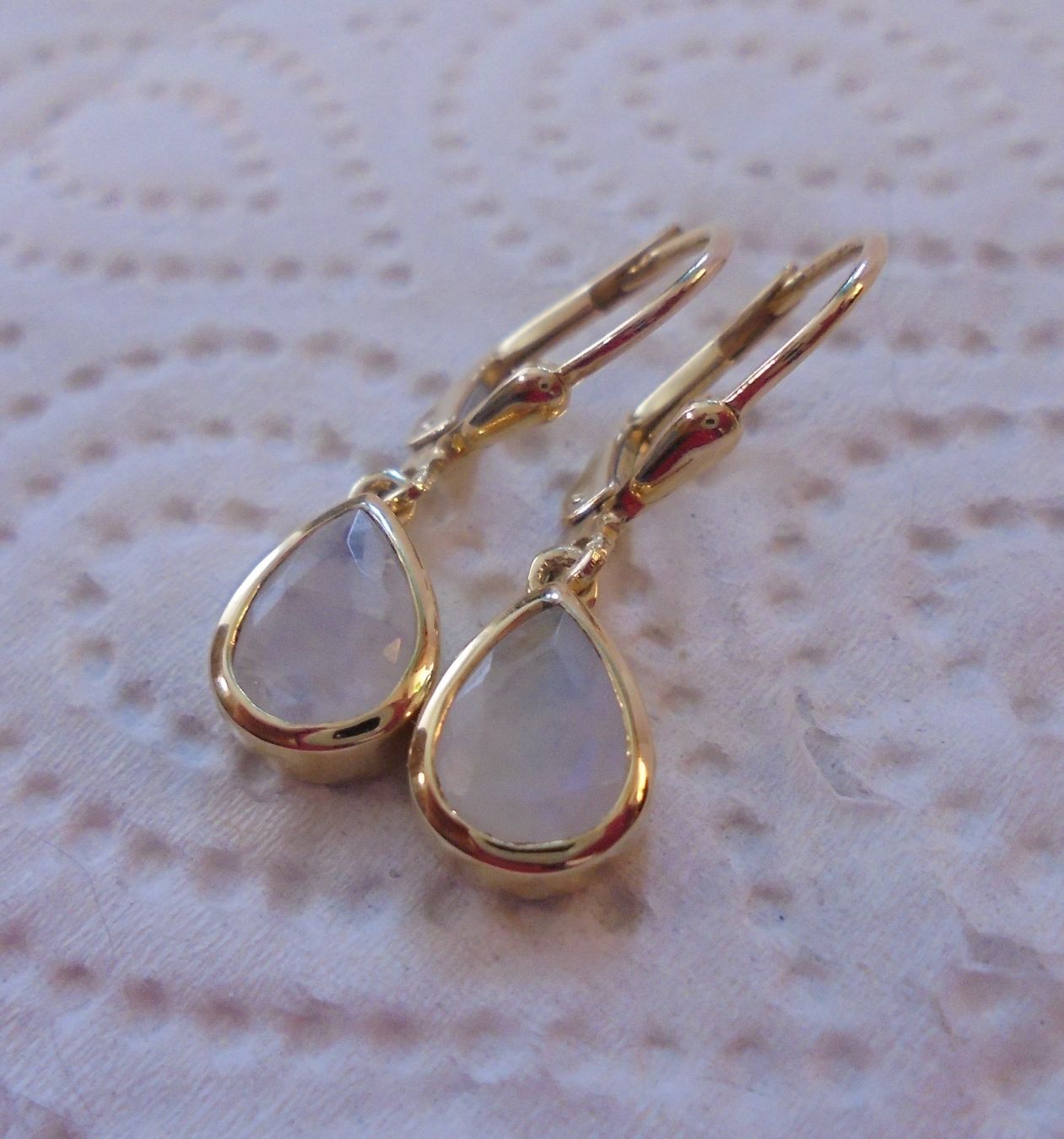 Ohrringe & -stecker: Echtschmuck: Regenbogen-Mondstein Silberohrringe, vergoldet – Neu (gemäss Beschreibung) aus Zuchwil von maumauchi 2