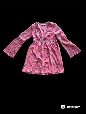 Abercrombie & F. Robe mi-longue à manches courtes. Taille S