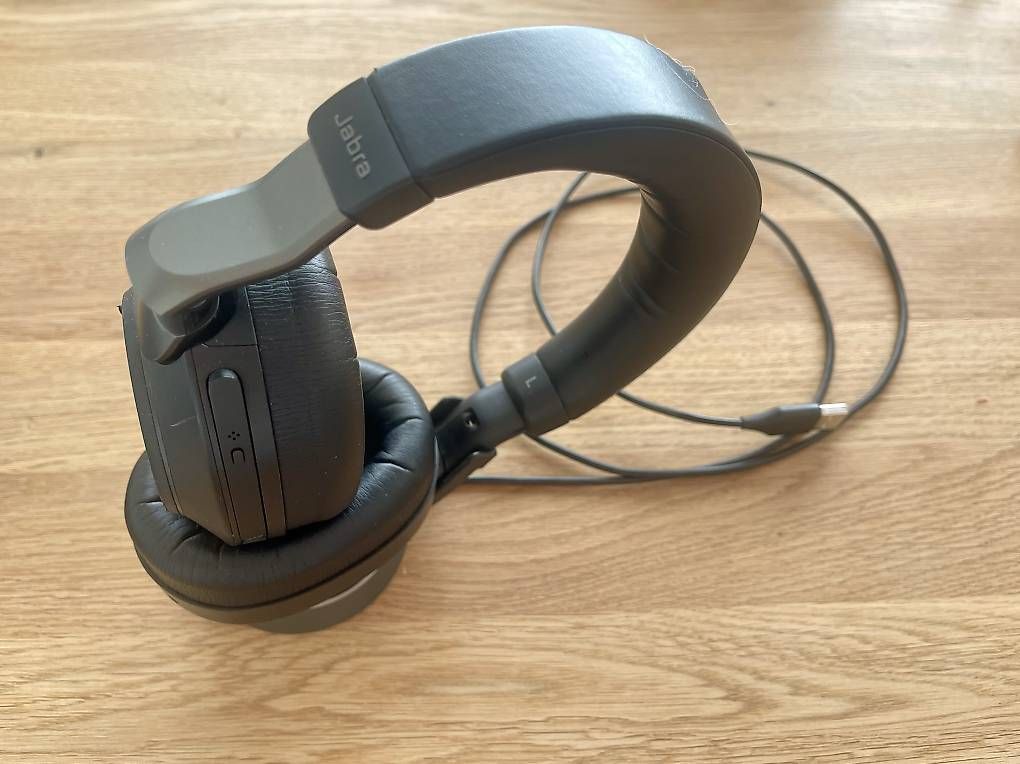 Jabra Cuffie: Jabra Evolve2 85 Premium Headset mit Lade-Dock & Case – Usato da Abtwil SG venduto da ZOALifestyle 2
