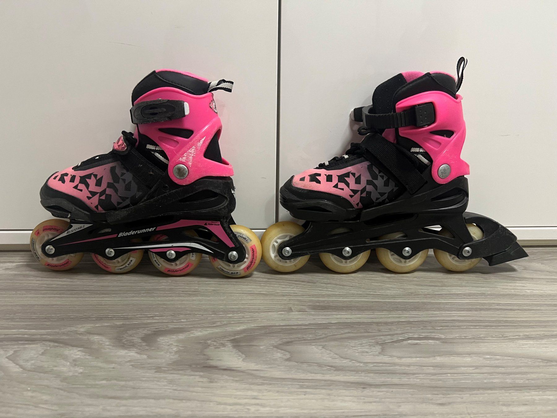 Pattini in linea & Pattini a rotelle: Rollerblades Bladerunner Mädchen Einstellbar Grösse 29-33 – Usato da Bülach venduto da Telemani