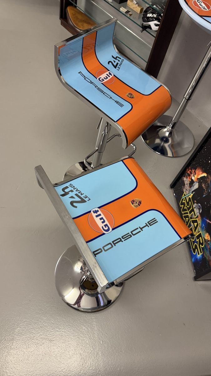 Hocker: 2 sgabelli GULF LE MANS – Gebraucht aus Rüschlikon von ant_5v7g