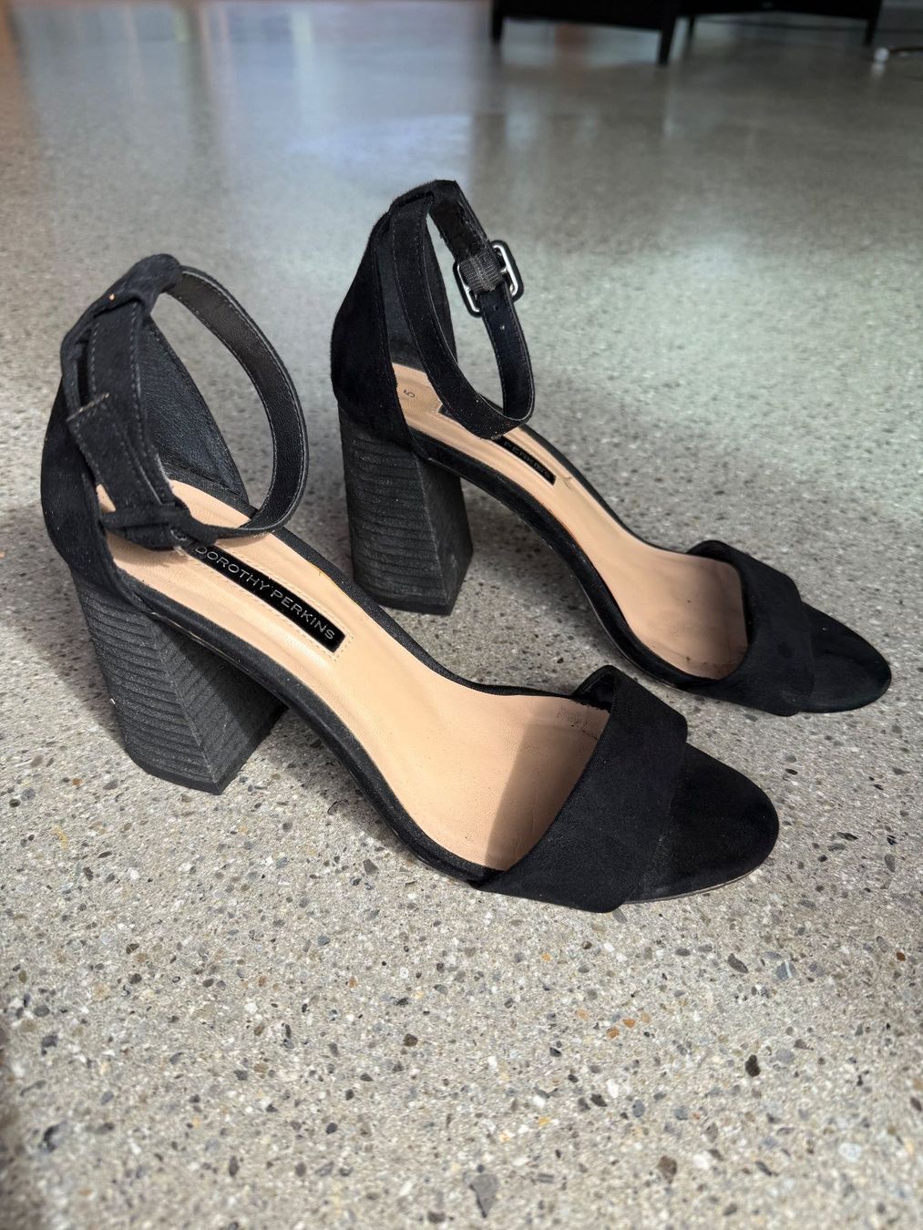 Dorothy Perkins Damenschuhe: Dorothy Perkins schwarze Blockabsatz-Sandalen – Gebraucht aus Brütten von Bettina_07 1