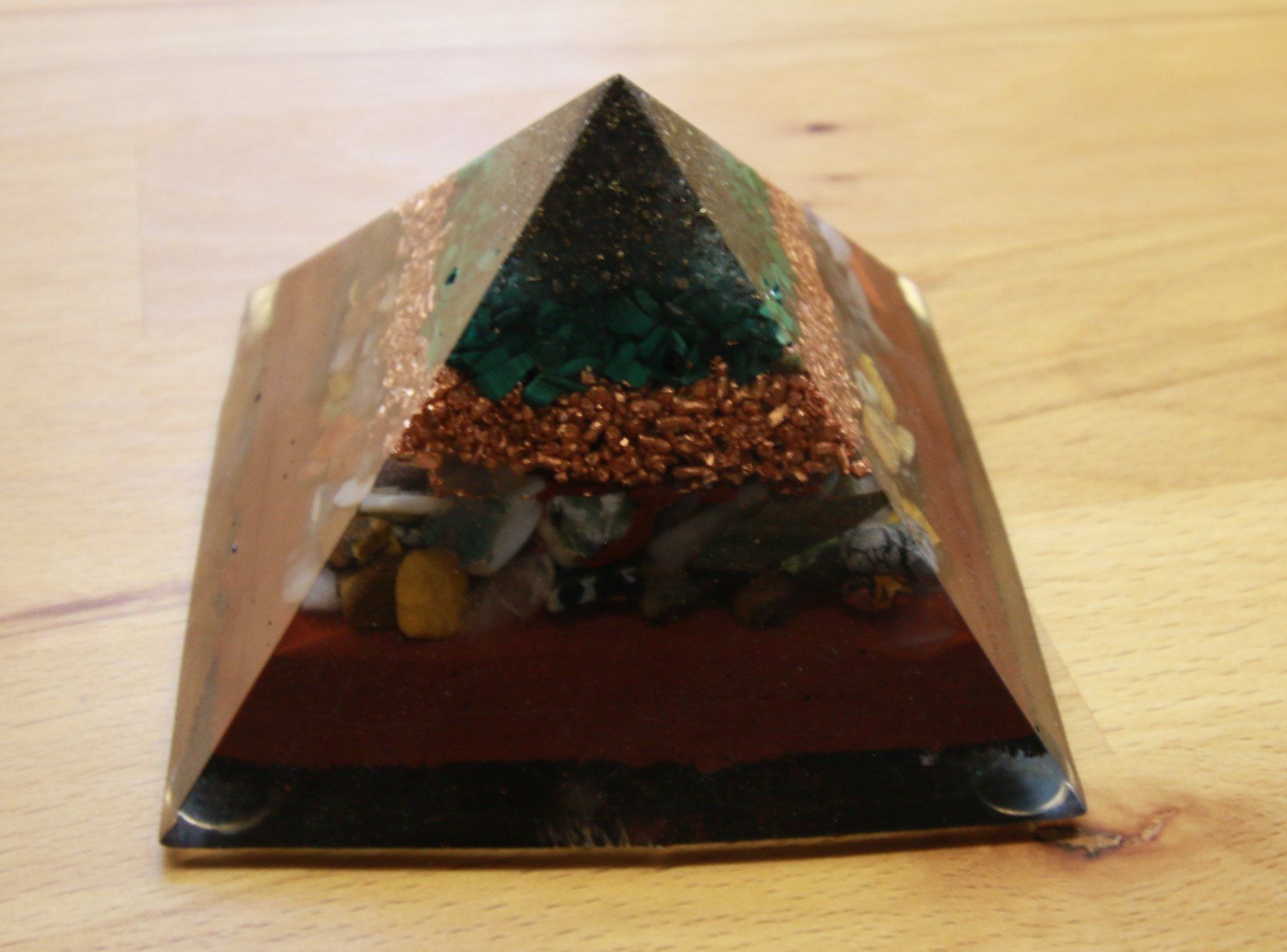 Minerali & Pietre curative: Orgonit Pyramide 9.5 cm x 9.5 cm – Nuovo (secondo la descrizione) da Diegten venduto da dolphin04