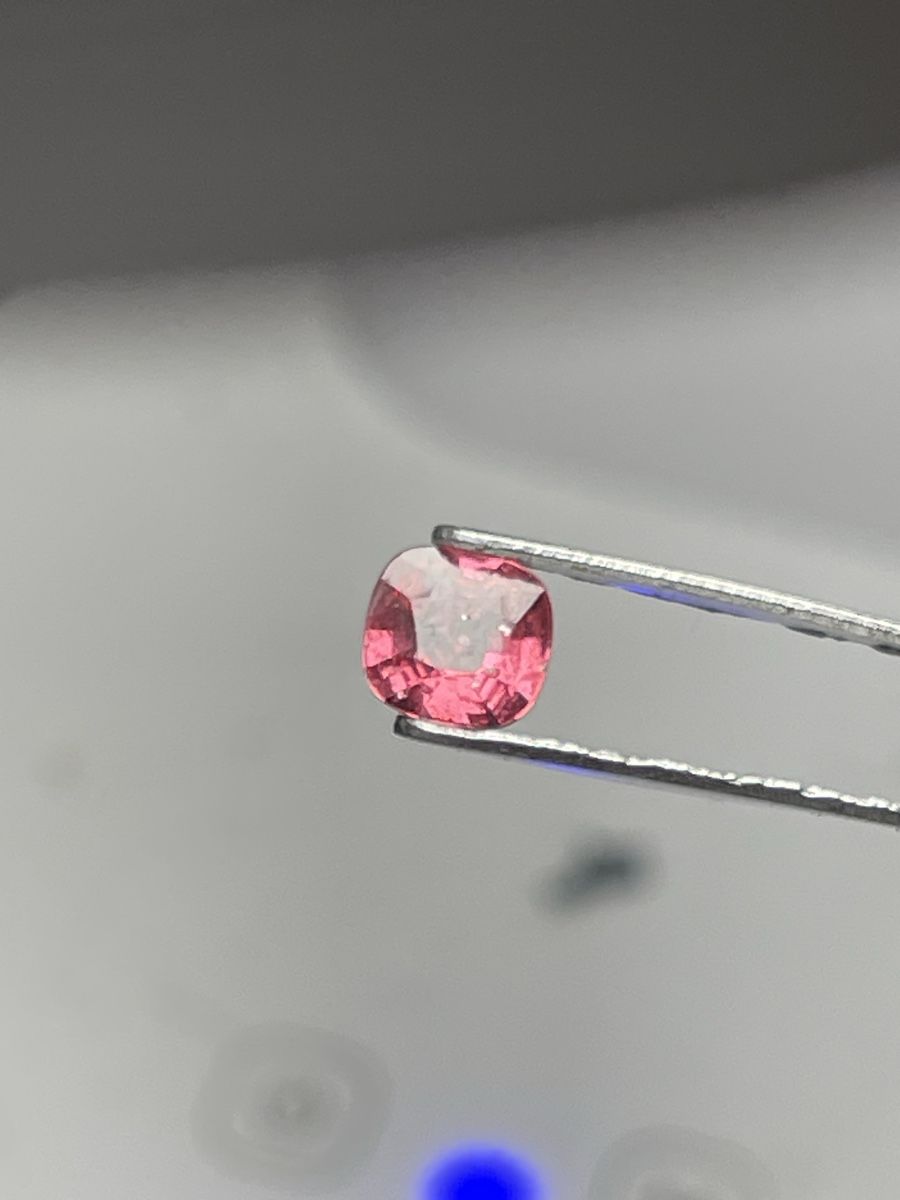 Pietre preziose: Pink Spinel Gemstone, cushion cut, 1.05 – Usato da Luzern venduto da RR_Gems