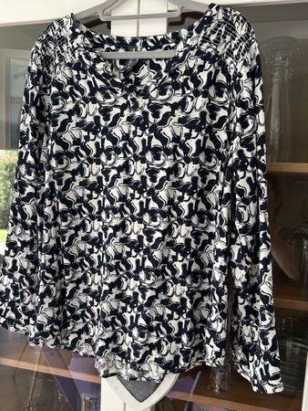 Schicke Damen Bluse mit Muster, Grösse M, Top Zustand