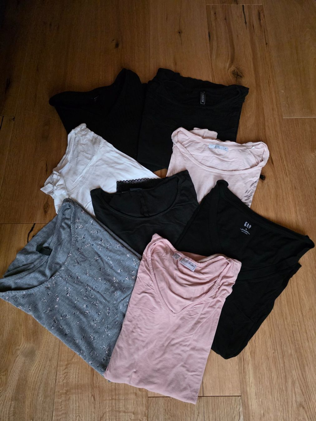 Lotti di vestiti: 8 Damen T-Shirts Grösse M – Usato da Kandersteg venduto da nvo_65py