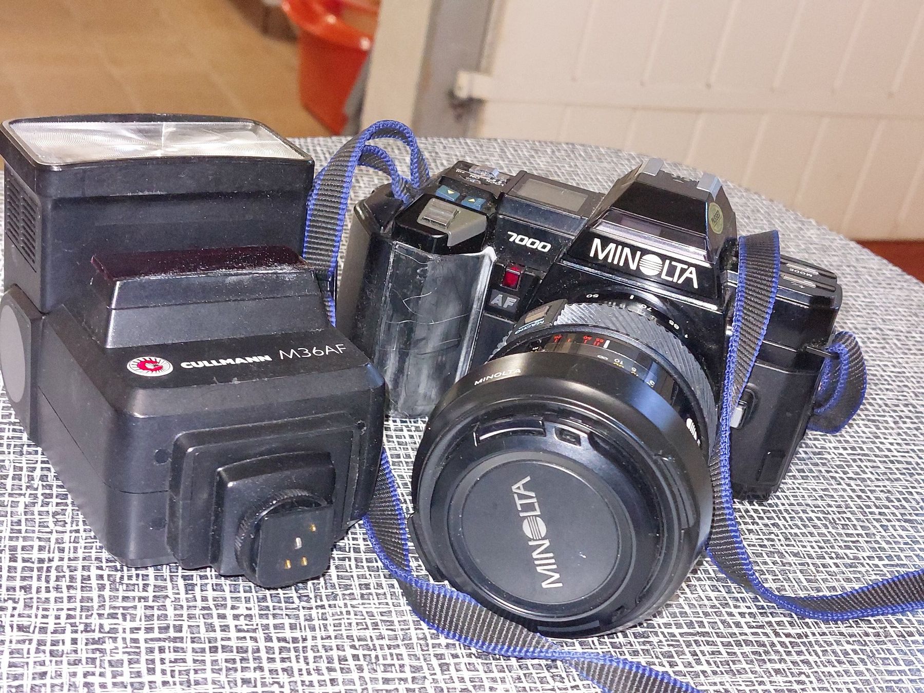 Minolta Fotocamera: Minolta  7000 AF Analog mit Blitzgerät und Wechselobjekt – Nuovo (secondo la descrizione) da Kloten venduto da Romy45