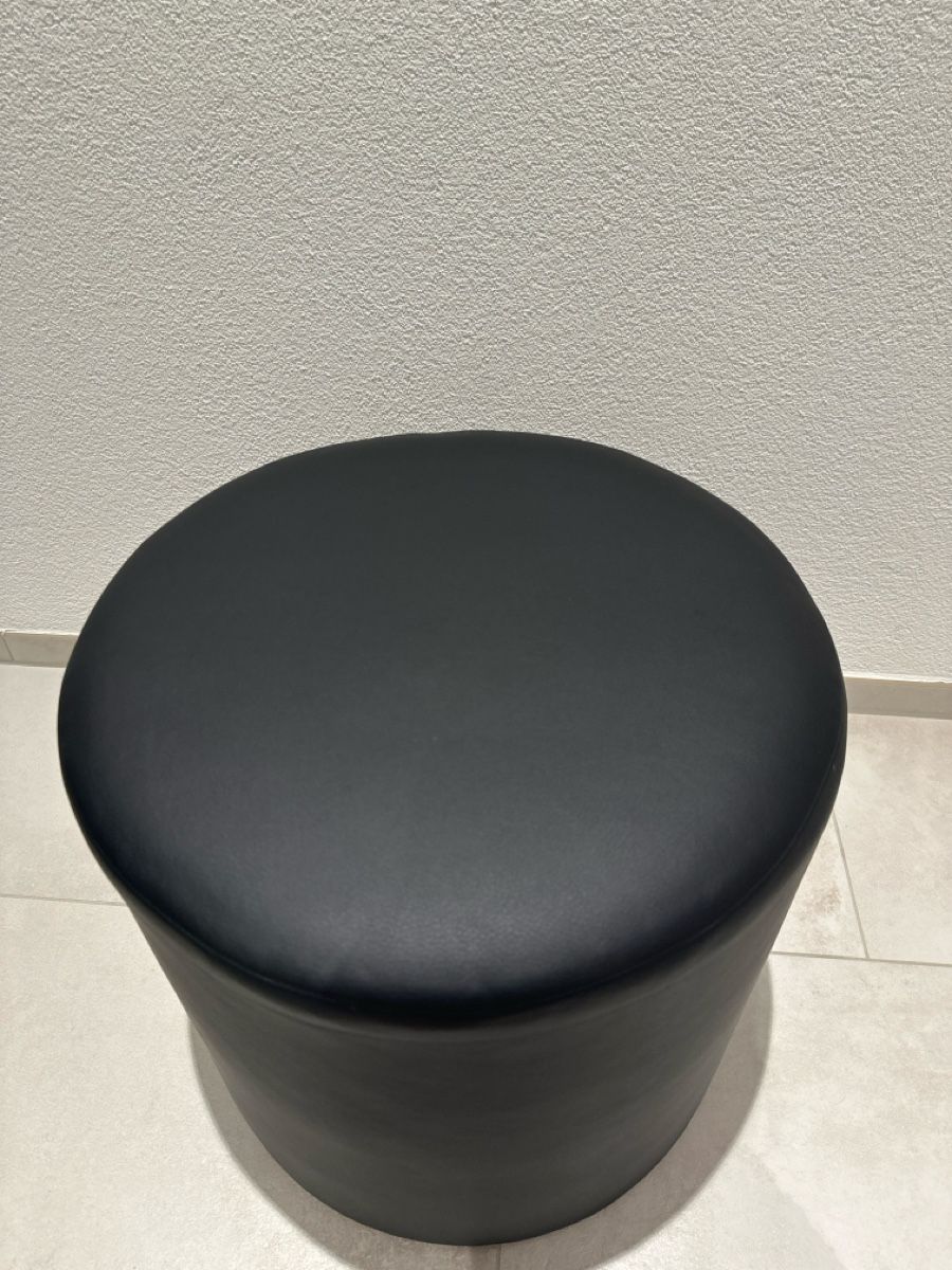 Sgabelli: 2 Hocker aus Kunstleder schwarz – Usato da Zug venduto da Hehe 3