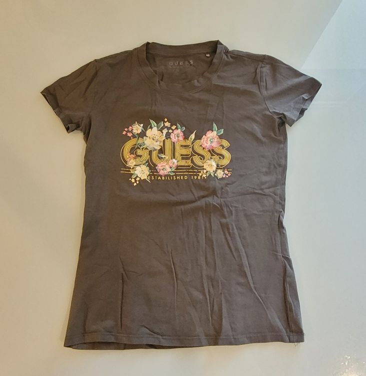Guess T-shirt: Haut Guess – Usato da Ecublens VD venduto da Mateolai