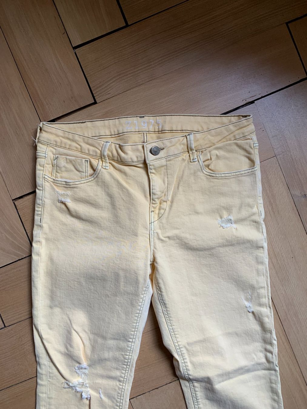 Zara Jeans: ZARA - Jeans hellgelb 40 – D'occasion à Zürich par Diazaio 1