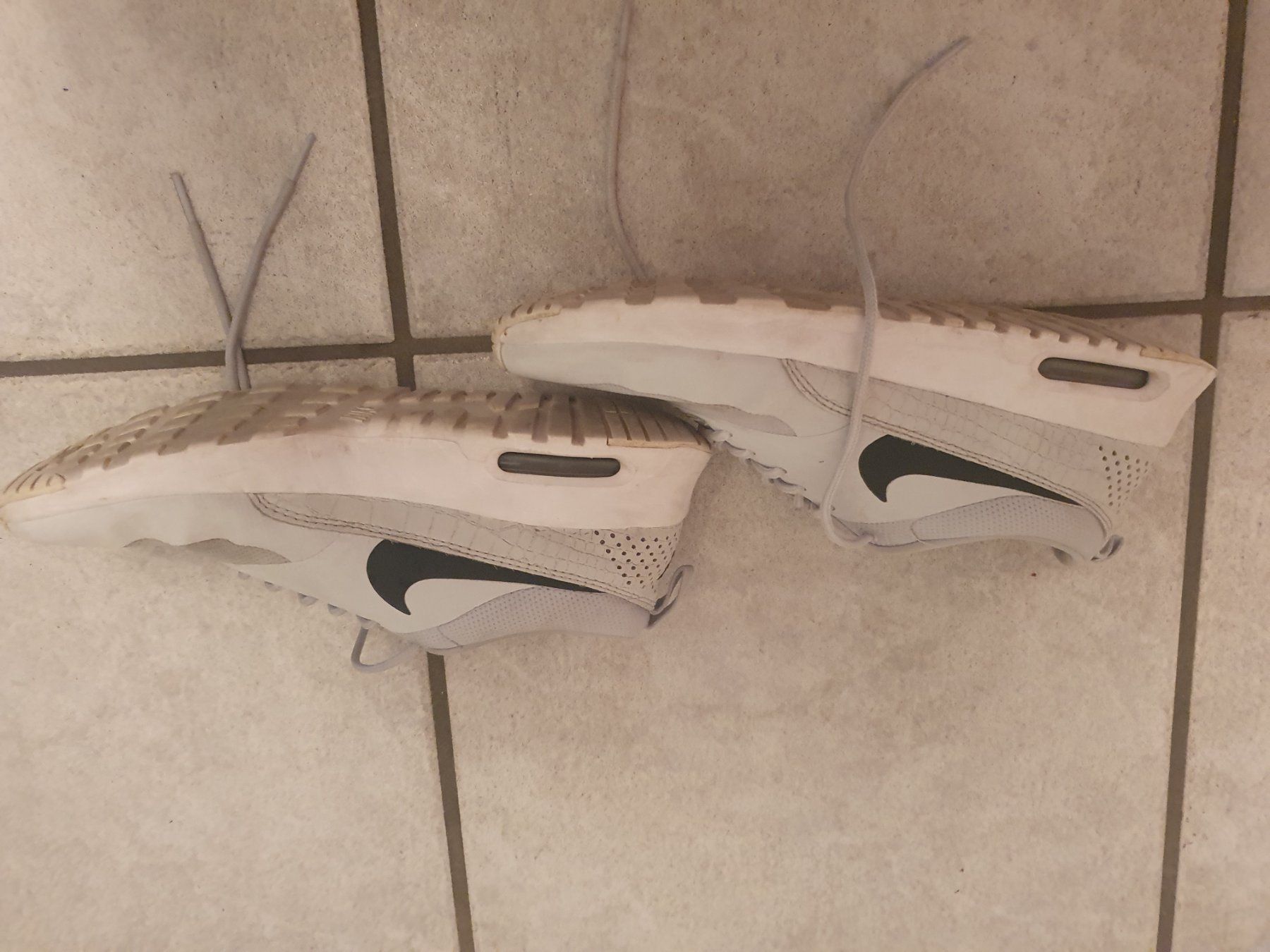 Nike Scarpe da donna: Sneakers Nike – Usato da Moosseedorf venduto da Sonnenschein.. 2