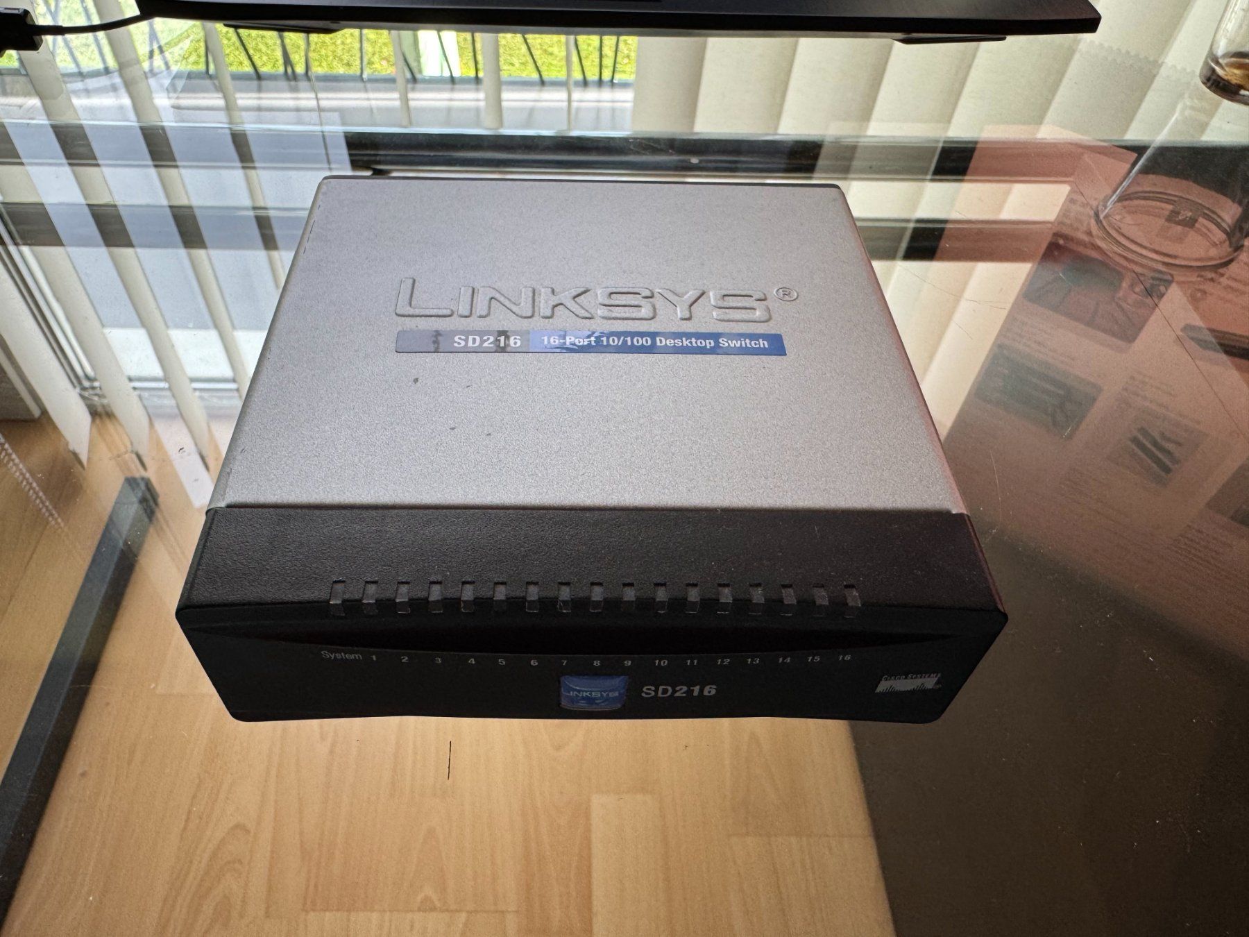 Linksys Hubs & Switches: Linksys SD216 16-Port 10/100 Desktop Switch – Gebraucht aus Engollon von Winters91