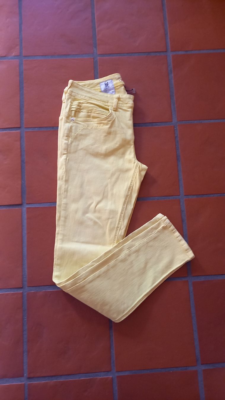 Jeans: Street One Jeans gelb Grösse 31 – Gebraucht aus St. Gallen von Otterndorf