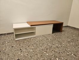 TV Möbel Nussbaumoptik und weiss