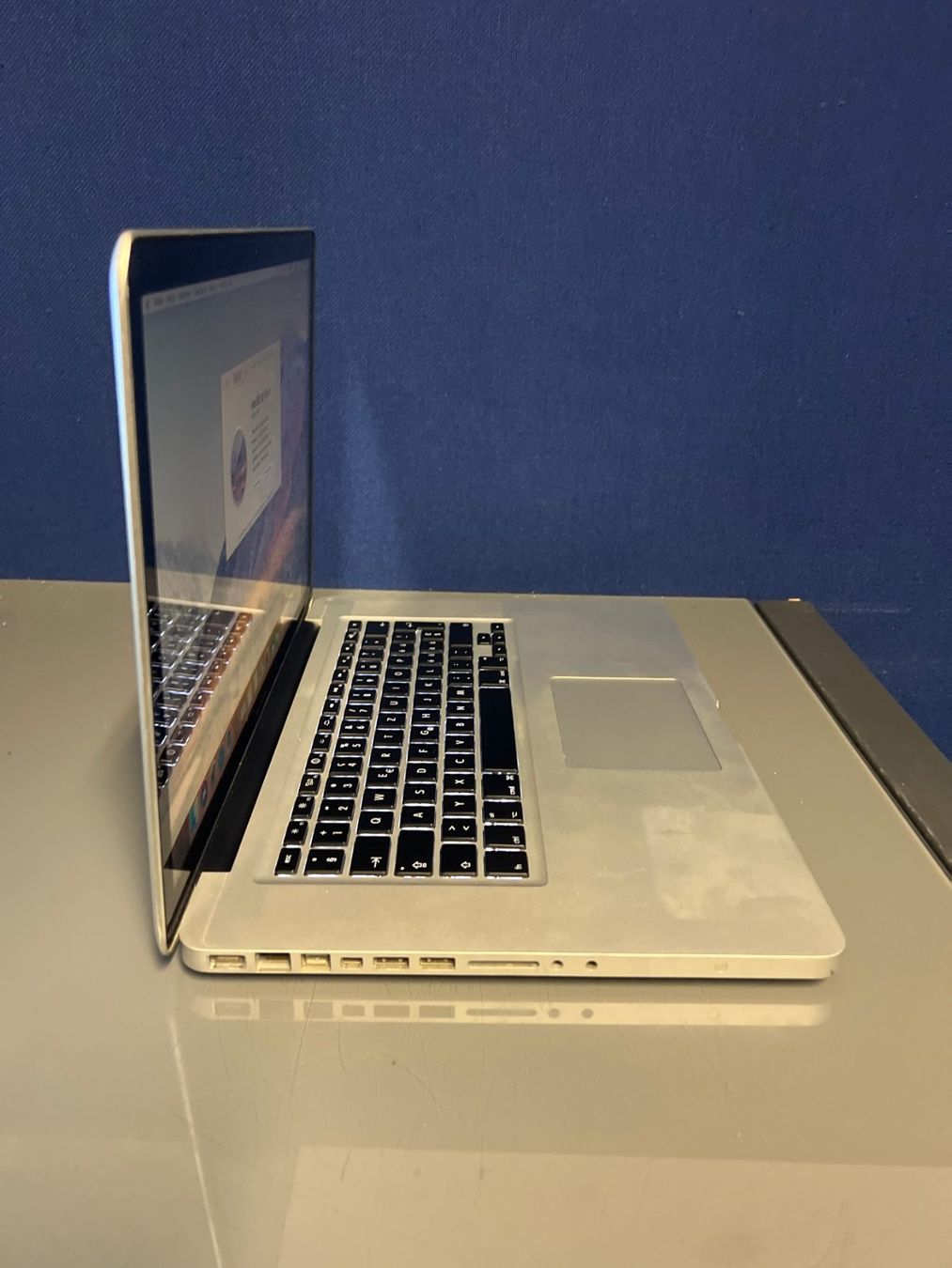 Apple Portables: MacBook Pro 15" 2010 i5 8GB & 250 HDD #12 – D'occasion à Dietikon par speedkauf 1