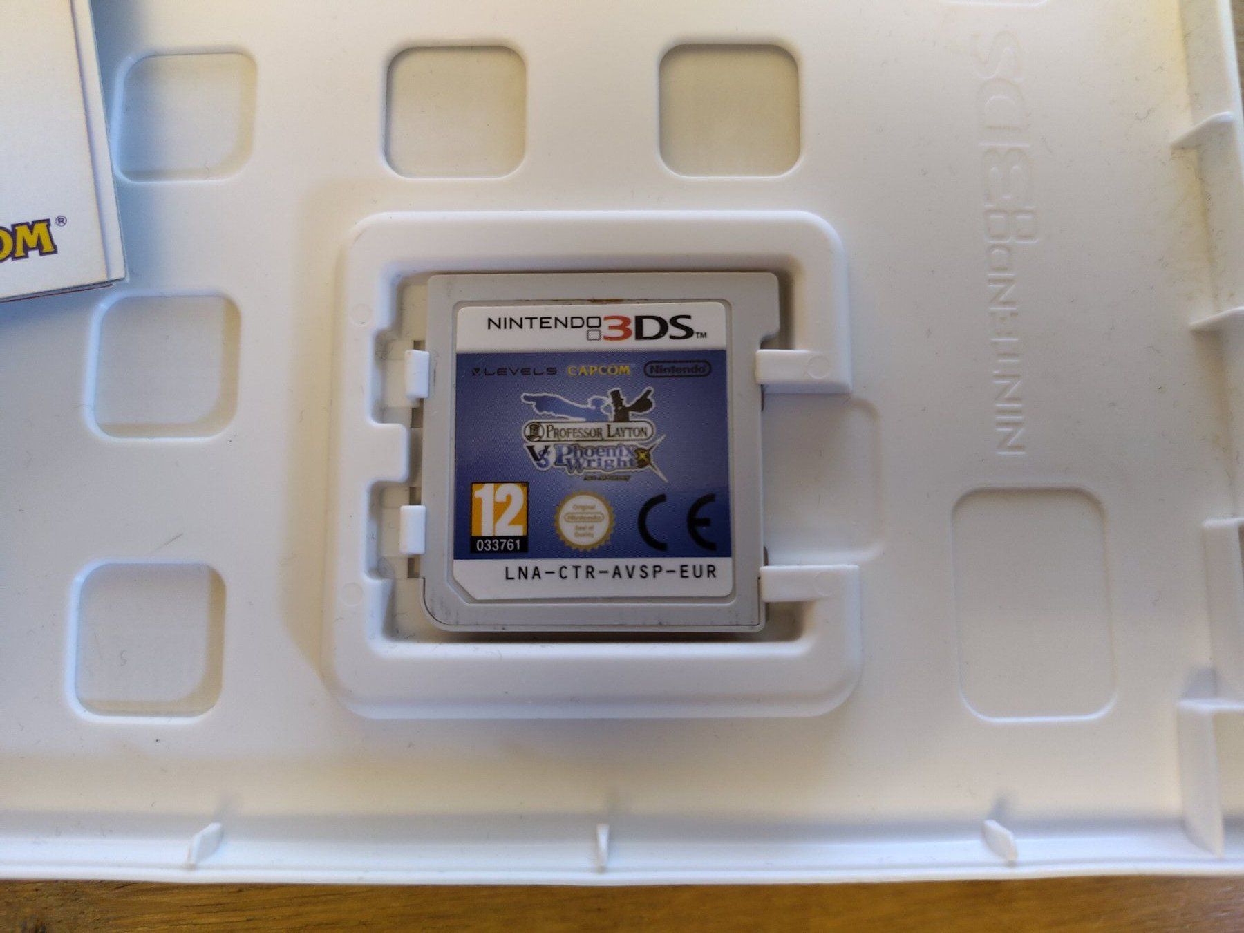 Nintendo Giochi: Professor Layton VS Phoenix Wright (Nintendo 3DS) (CiB) – Usato da Kloten venduto da SuperRetroPixels 3