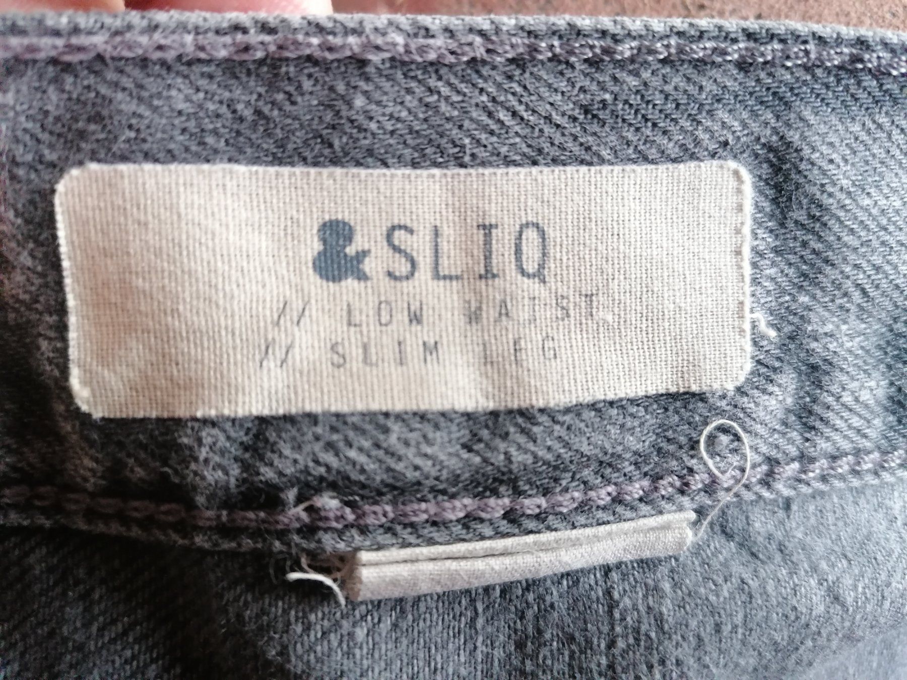 H&M Jeans: Jeans  Mann dunkelgrau – Usato da Bedigliora venduto da Dolcezza0 6