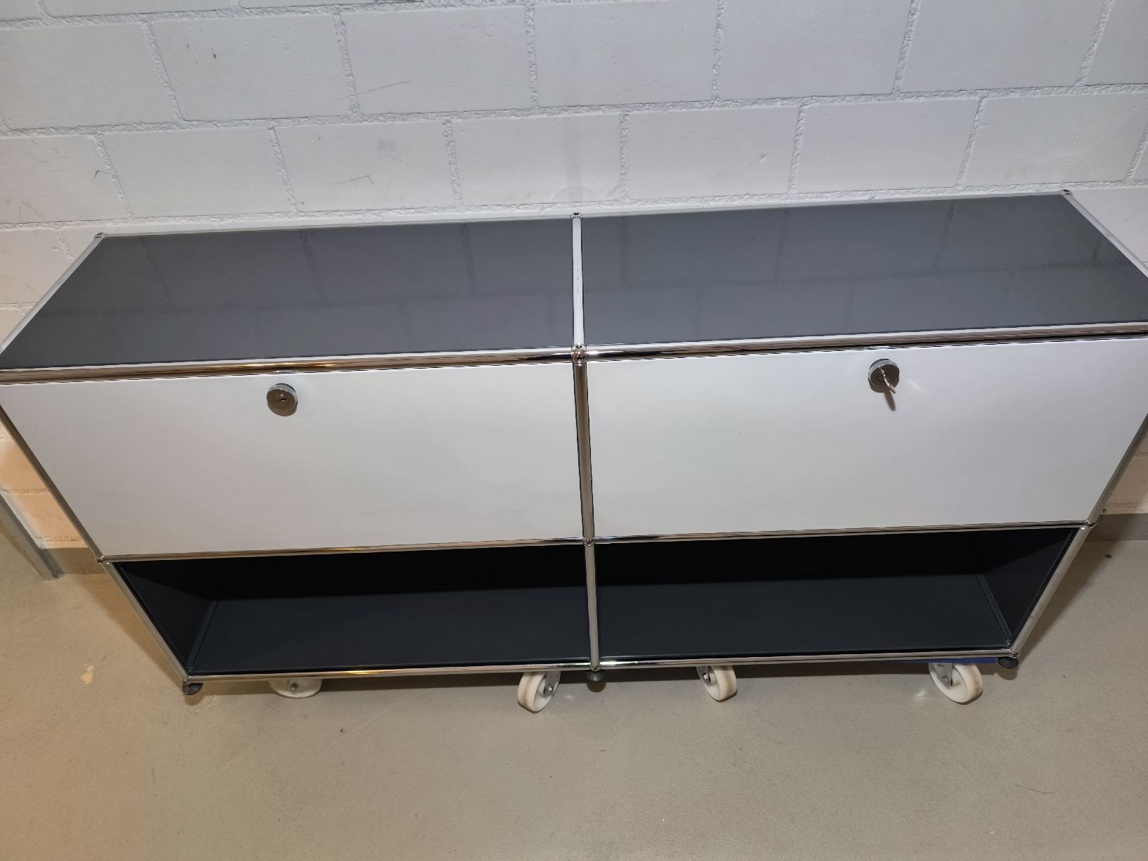 Scaffali: Original USM Haller Sideboard / Lowboard lichtgrau anthrazit – Usato da Lömmenschwil venduto da ela.schadegg 2