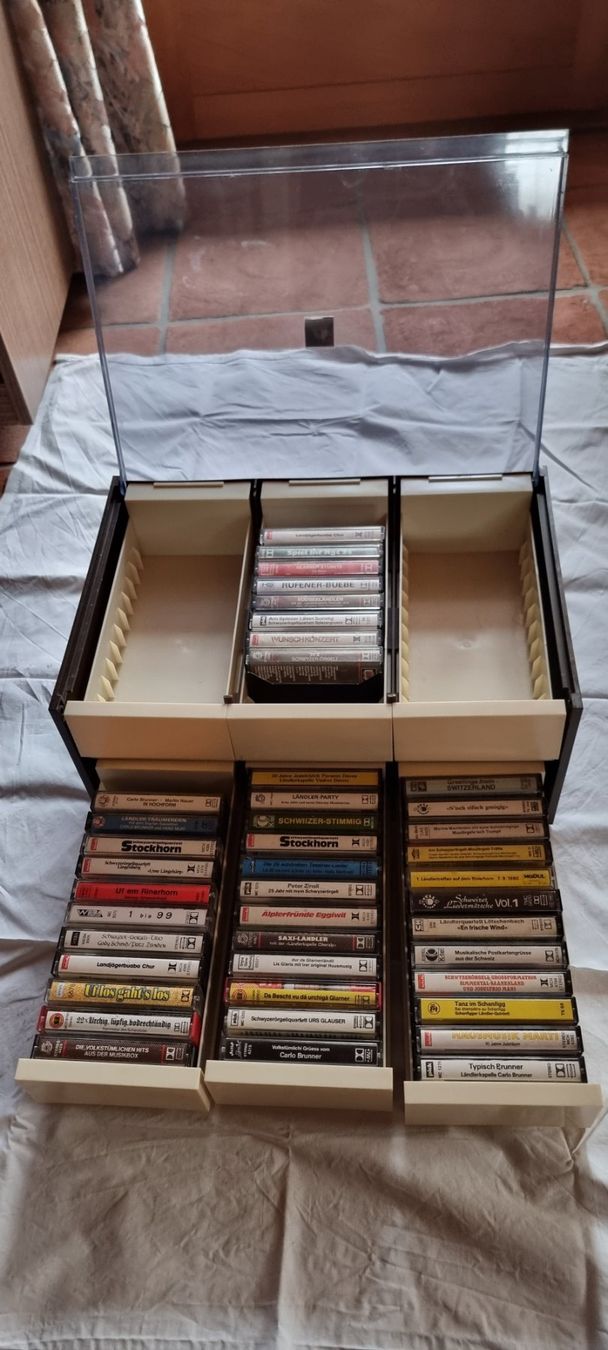 Musicassette: Musikkasetten mit Box Ländlermusik – Usato da Davos-Frauenkirch venduto da KCHrist