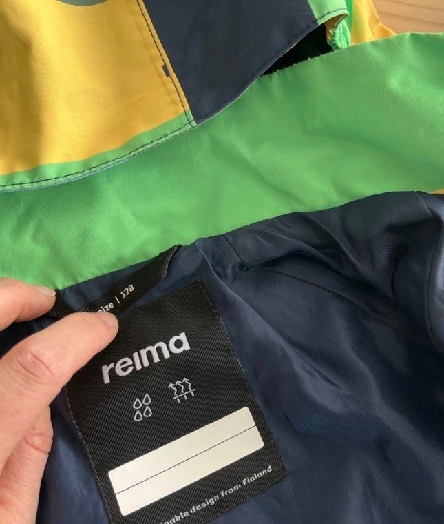 Reima Giacche & Cappotti: Reima Regenjacke / Jacke 128 +gratis Softshelljacke 134 – Usato da Davos Dorf venduto da AJRMBA 4