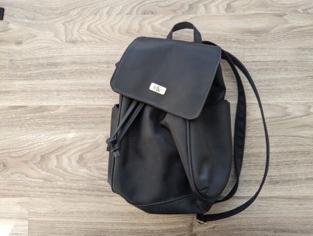 Calvin Klein | Kleiner schwarzer Lederrucksack
