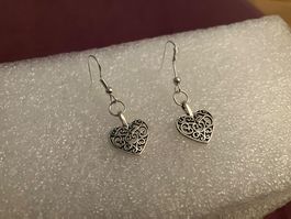 Modeschmuck Schöne silberfarbene Hohlherz Ohrhänger, NEU