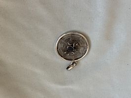 Silber Anhänger Spinnennetz mit schwarzem Stein rund