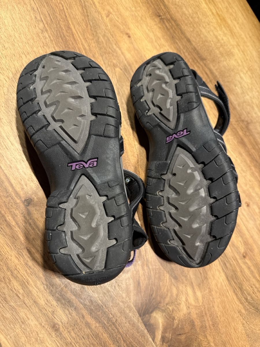 Teva Scarpe da donna: Teva Sandalen Gr. 39 schwarz – Usato da Basel venduto da Pfuepfel 1
