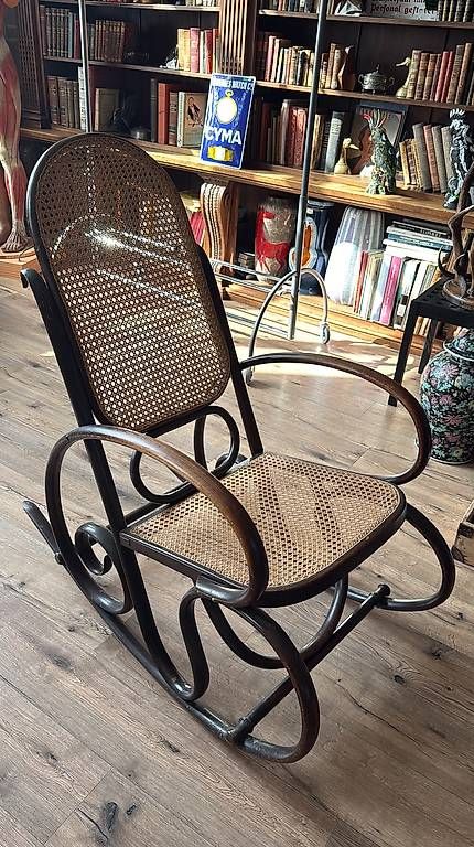 Chaises: Schaukelstuhl antik Stil Thonet – D'occasion à Nidau par Nintschgu