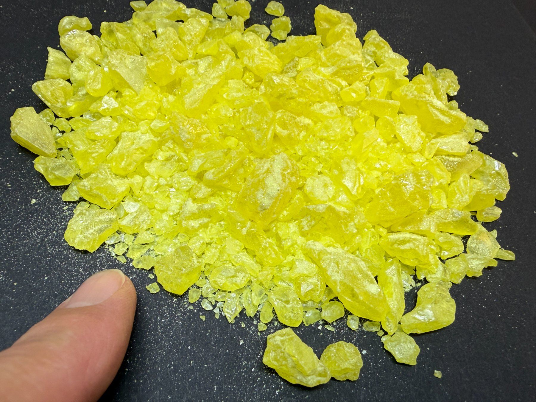 Minerali & Pietre curative: 100 g Schwefel, kristallin – Usato da Lützelflüh-Goldb venduto da Elementis