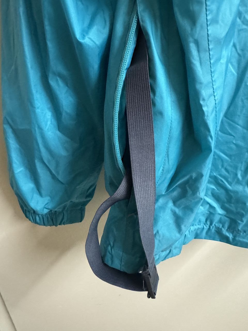Jacken: Leichte Regenjacke - tadelloser Zustand – Gebraucht aus Bremgarten b. Bern von Bbu 3