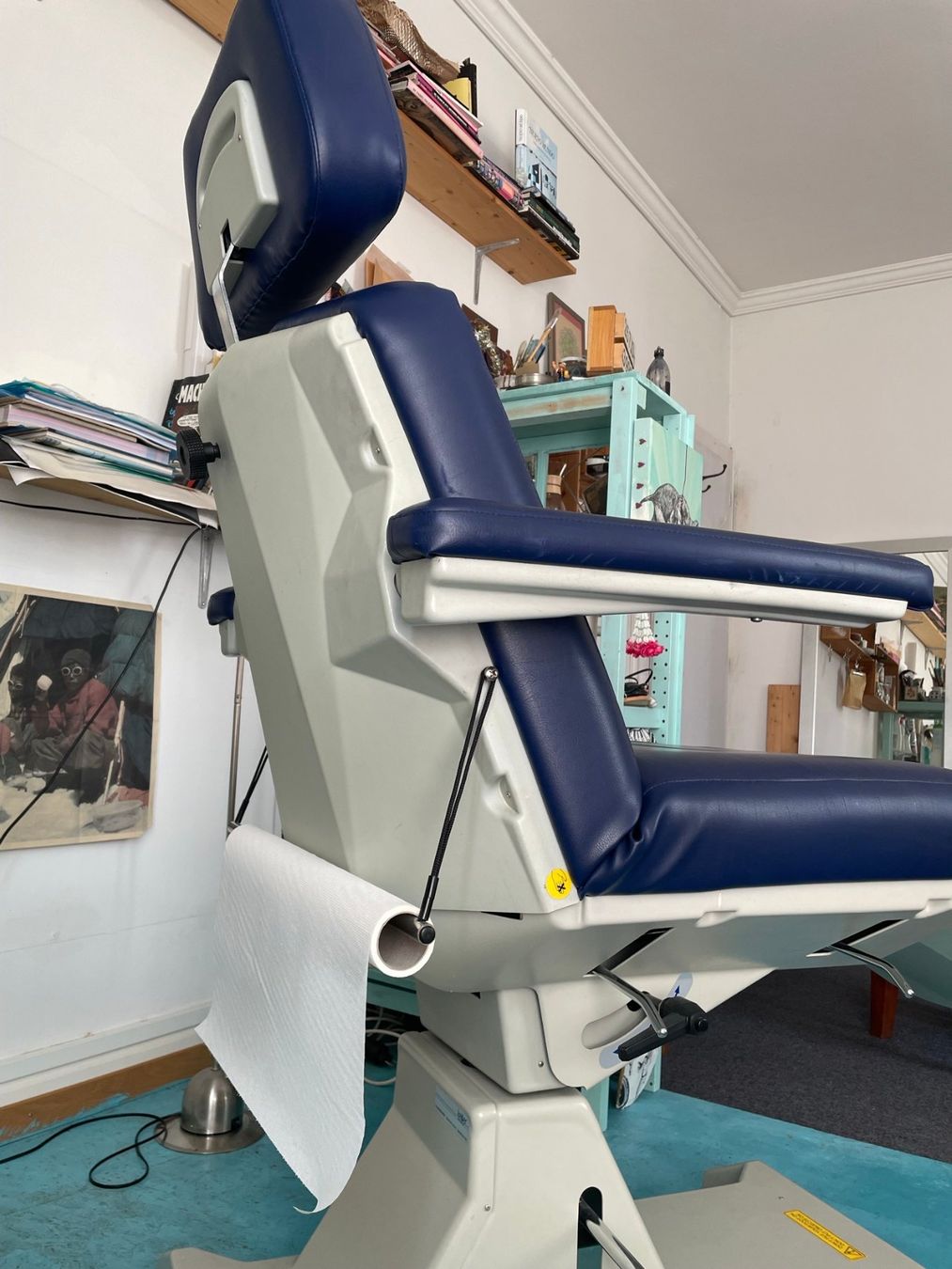 Lettini & sedie per cosmetici: Professionelle Tattoo-/Behandlungsliege Brusaferri – Usato da Oberengstringen venduto da Vintschentz 3