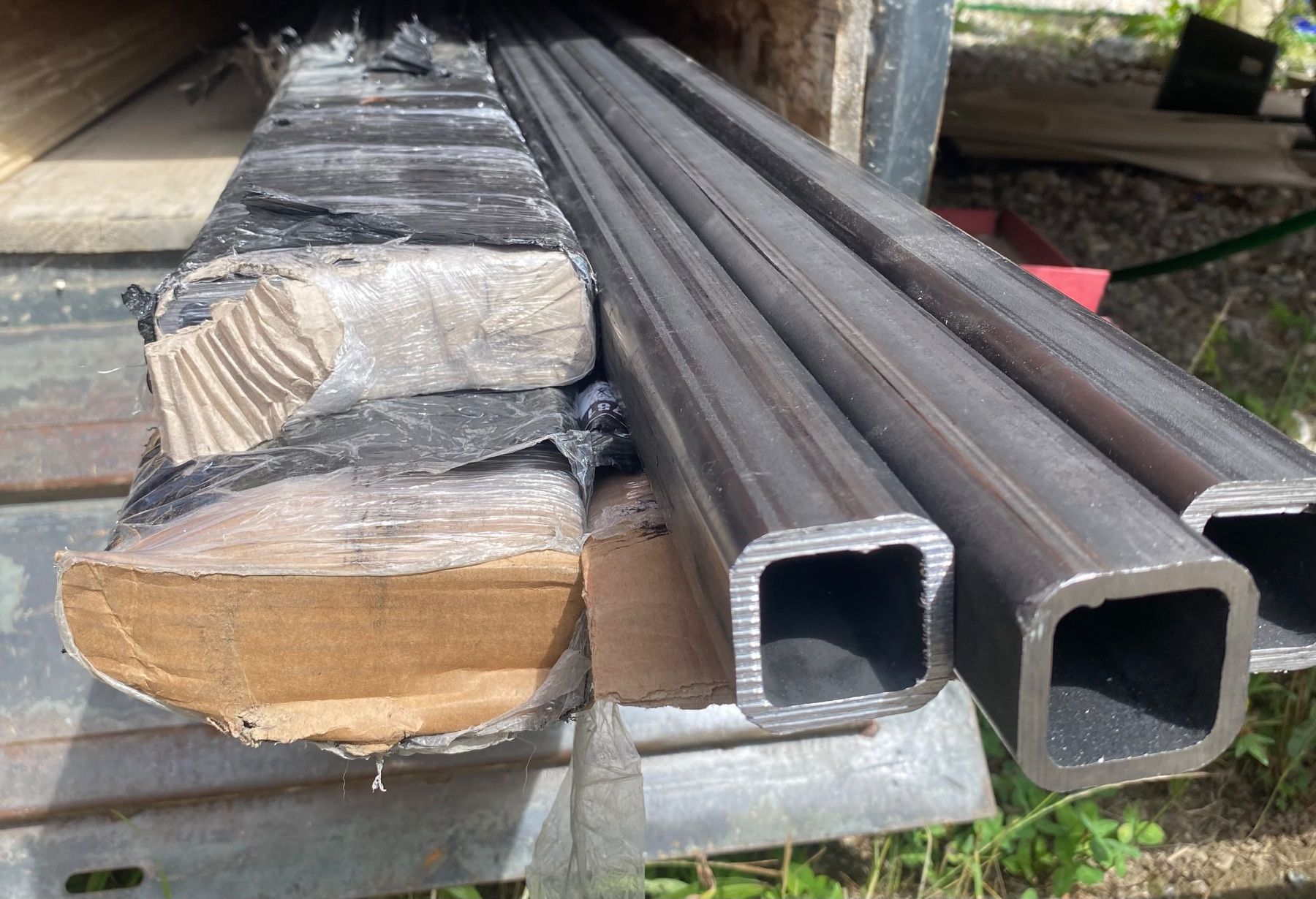 Profilati: 8x1,5m Stahl Quadratrohre 40x40x5mm, neu – Nuovo e nell'imballaggio originale da Bottmingen venduto da Bordsteinkante 1