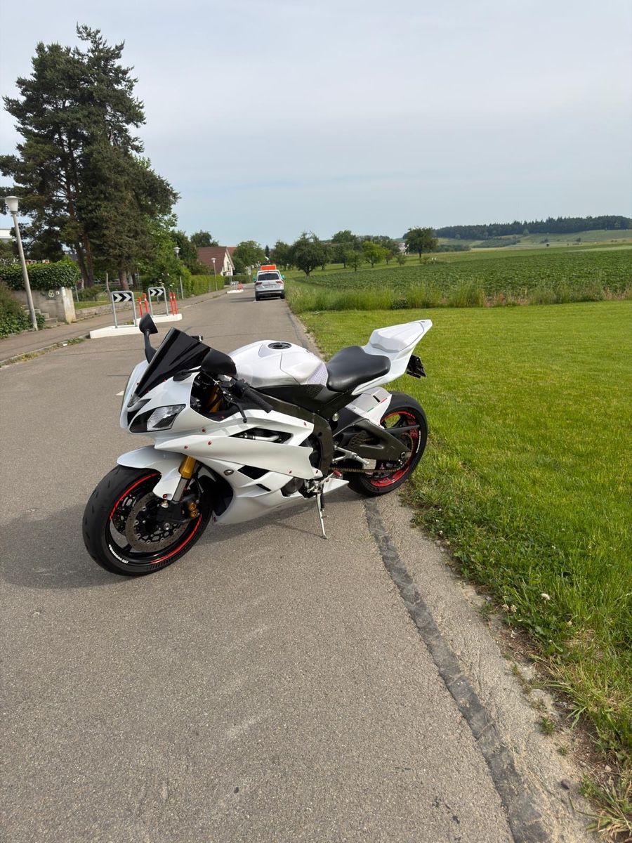 Yamaha Strasse: Wunderschöne Yamaha YZF-R6 – Gebraucht aus Rickenbach Sulz von Salentina79 1